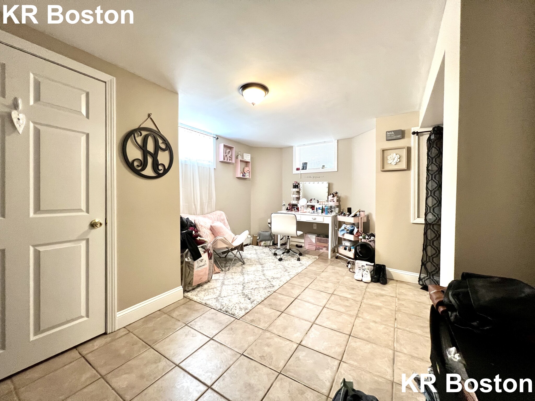 8 Sunset St, Mission Hill