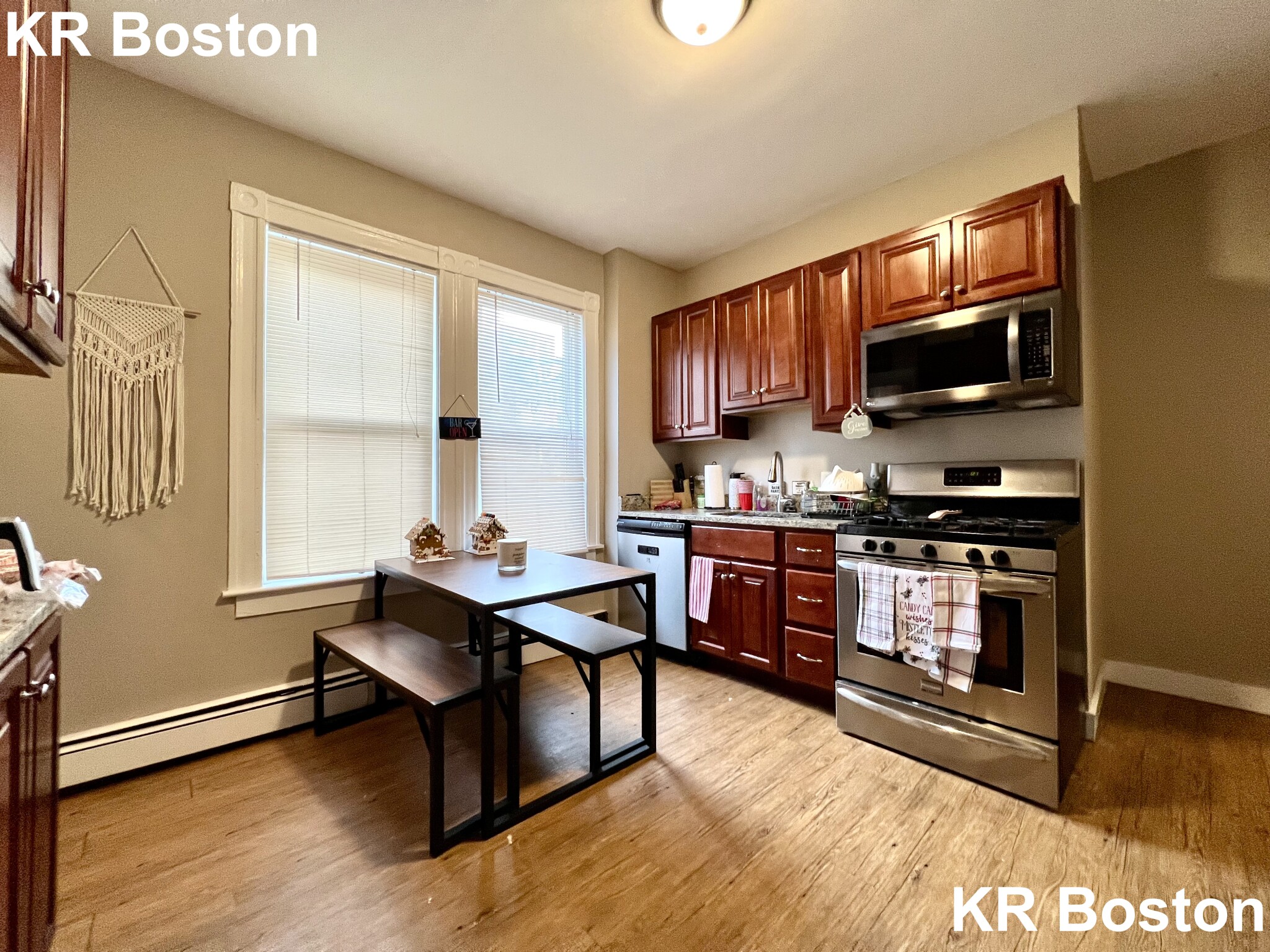 8 Sunset St, Mission Hill