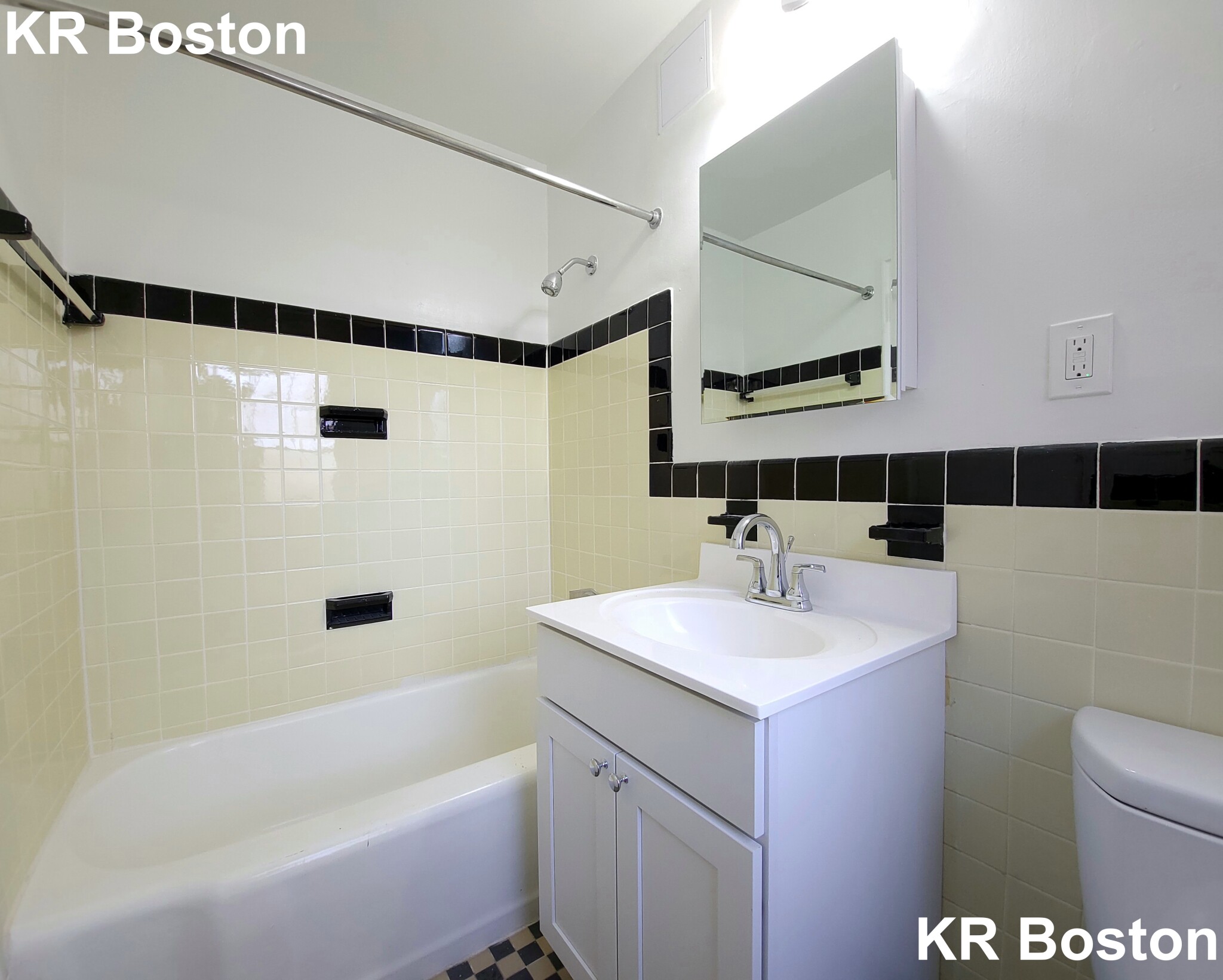 28 Sherman Rd, Chestnut Hill