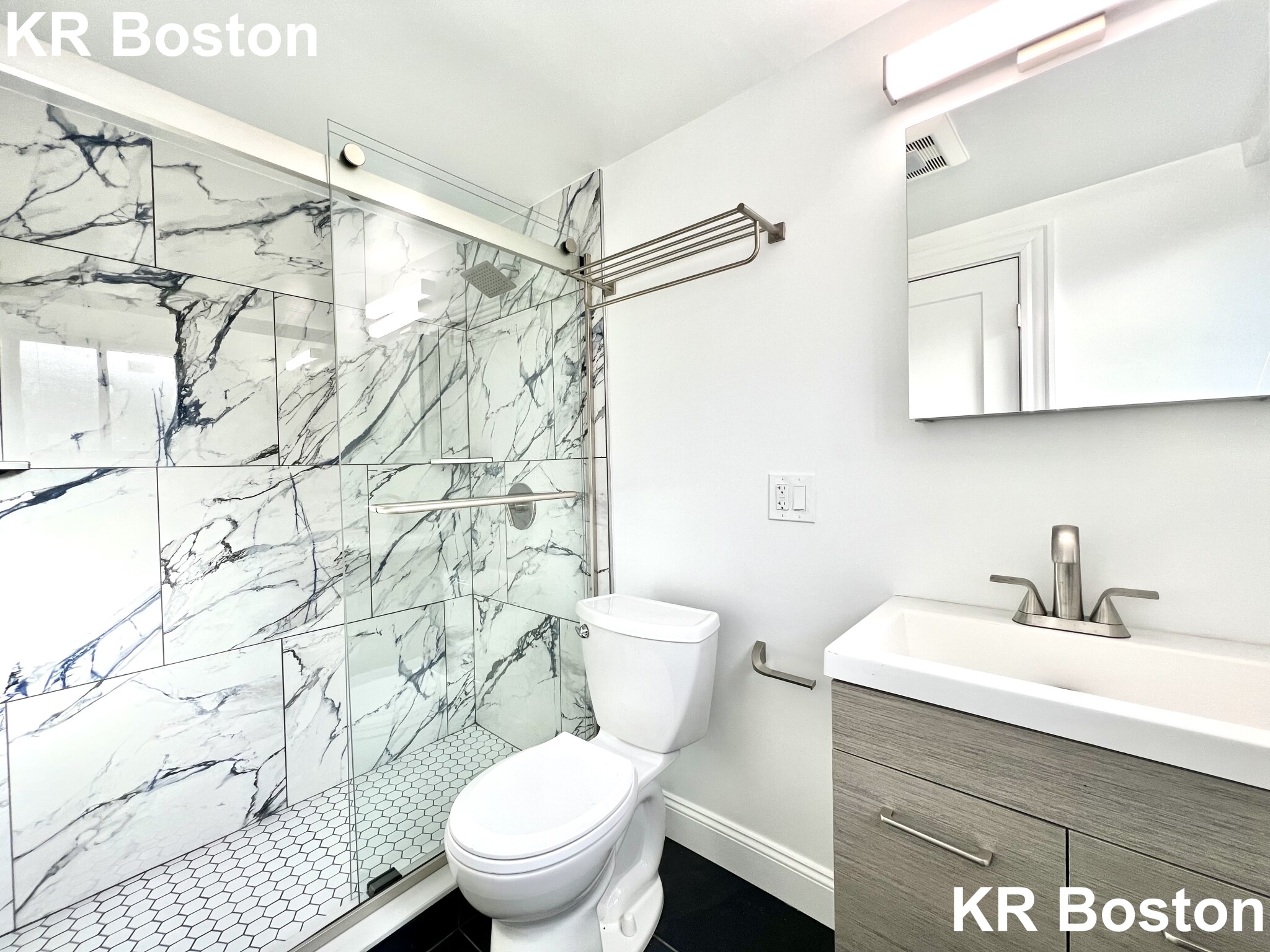 320 Hammond Pond Pkwy, Chestnut Hill