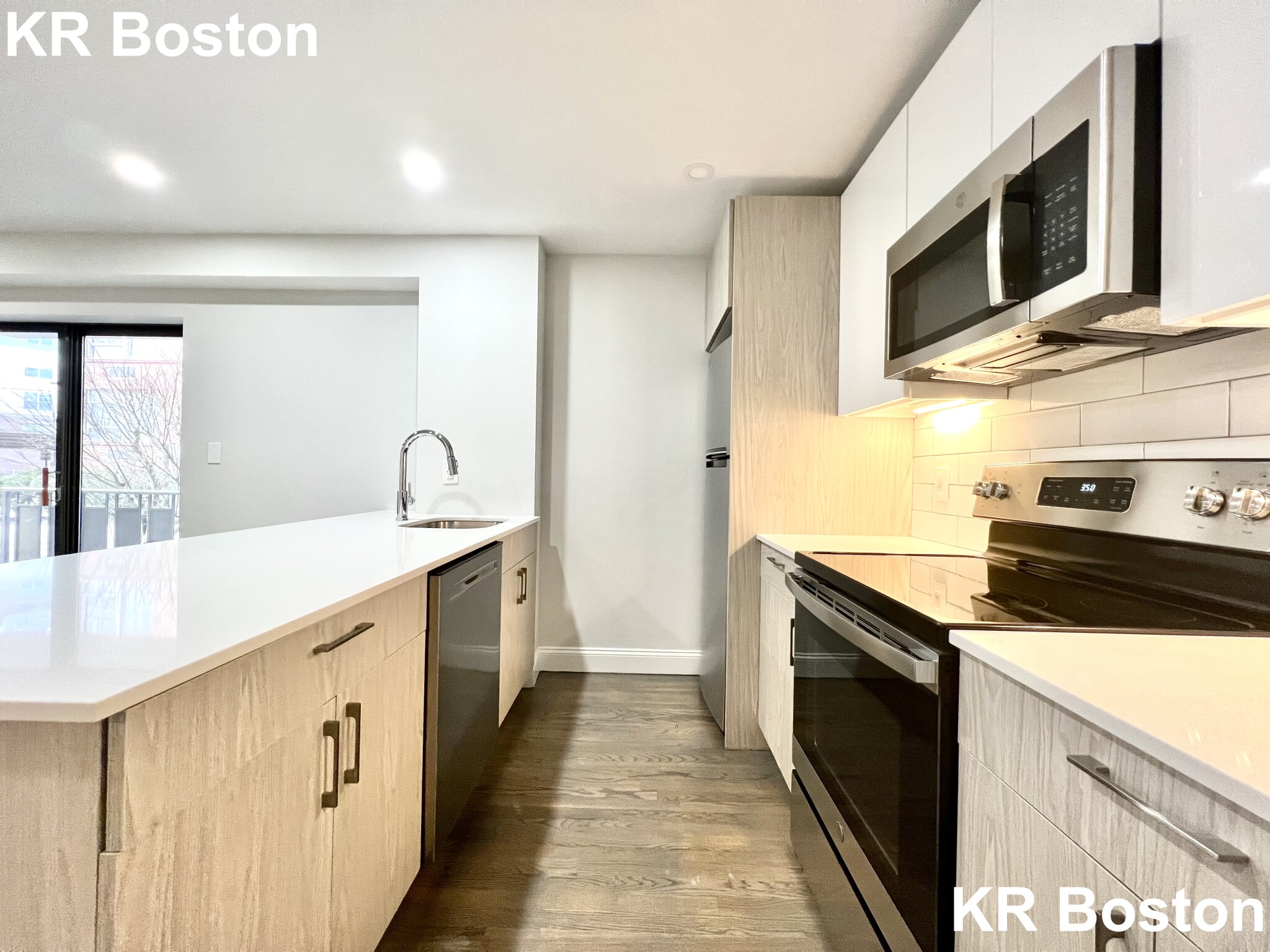 320 Hammond Pond Pkwy, Chestnut Hill