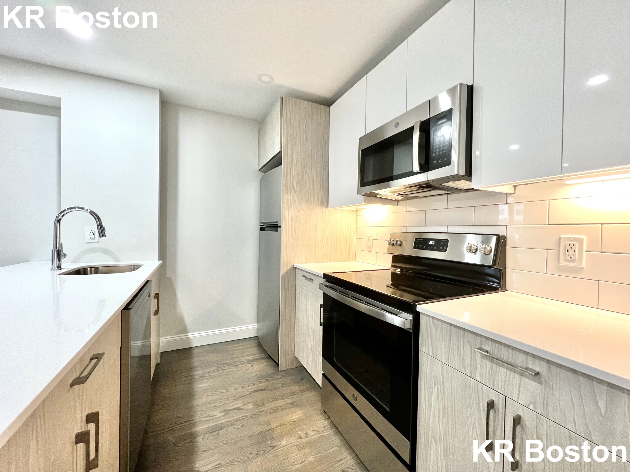 320 Hammond Pond Pkwy, Chestnut Hill