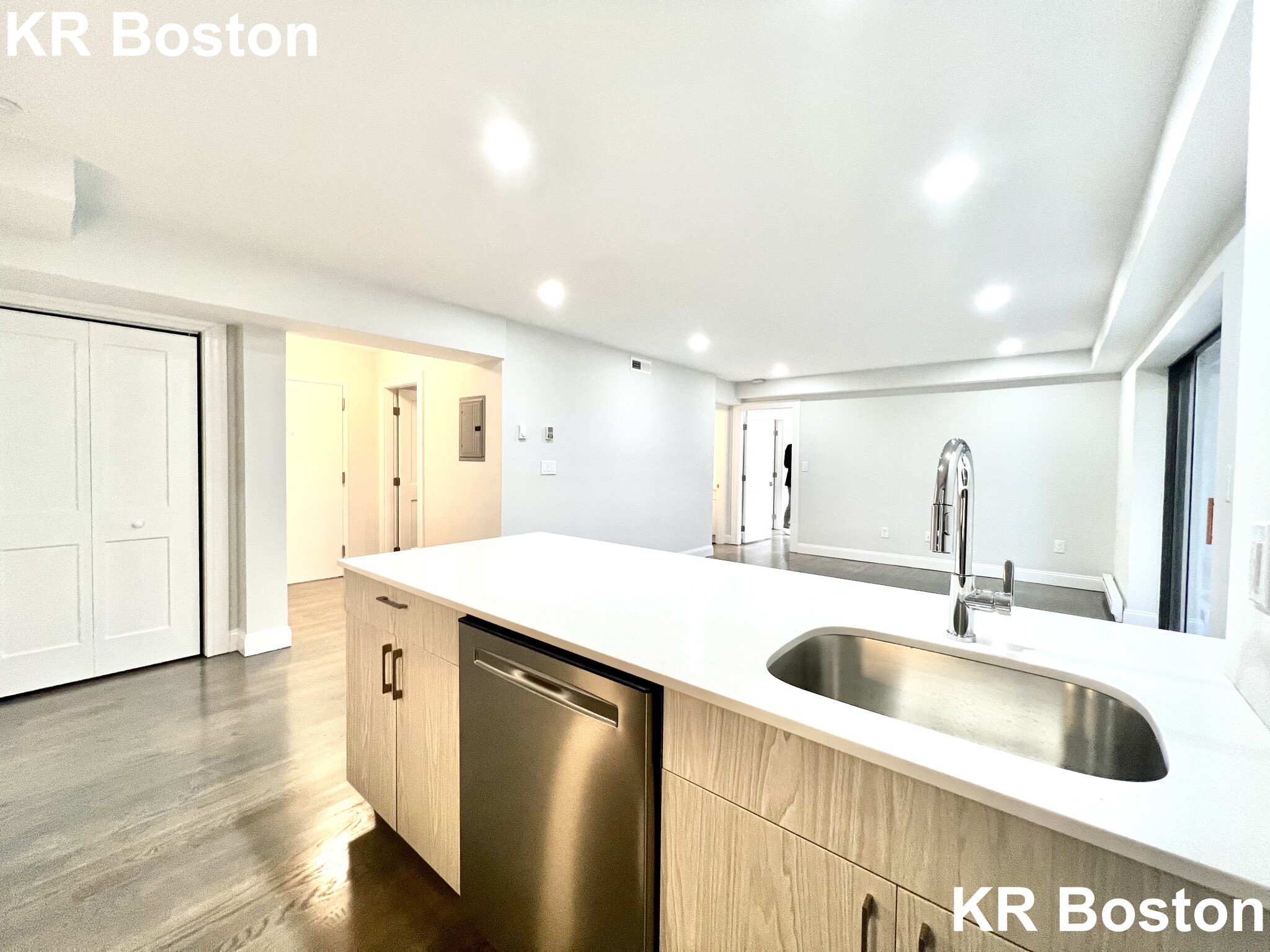 320 Hammond Pond Pkwy, Chestnut Hill