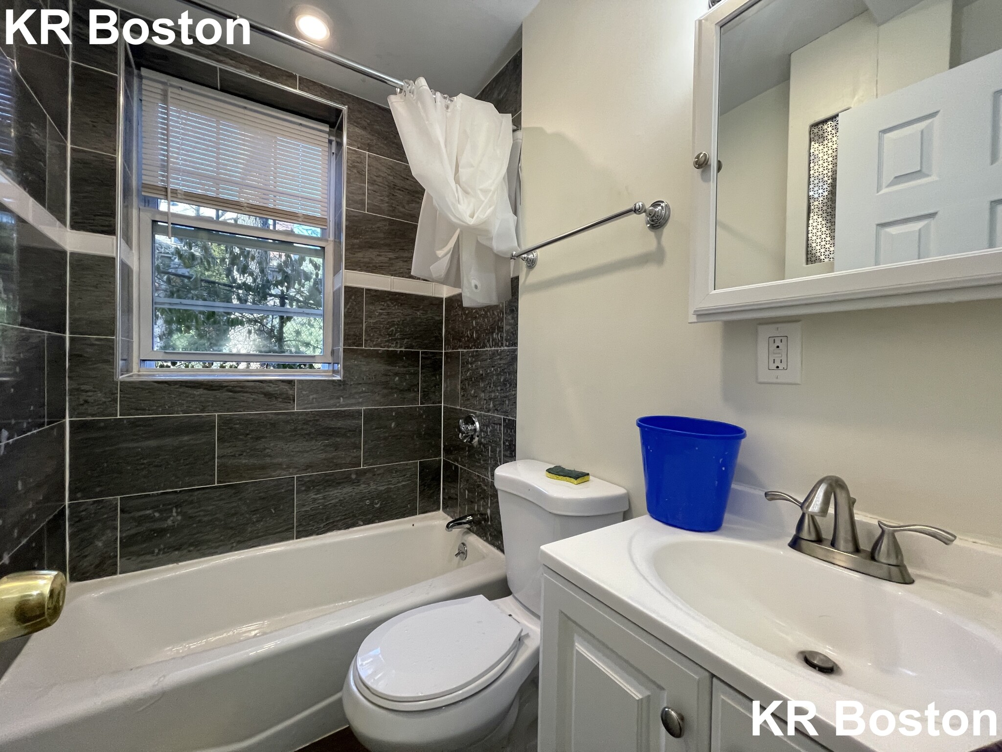 726 Washington St, Washington Square