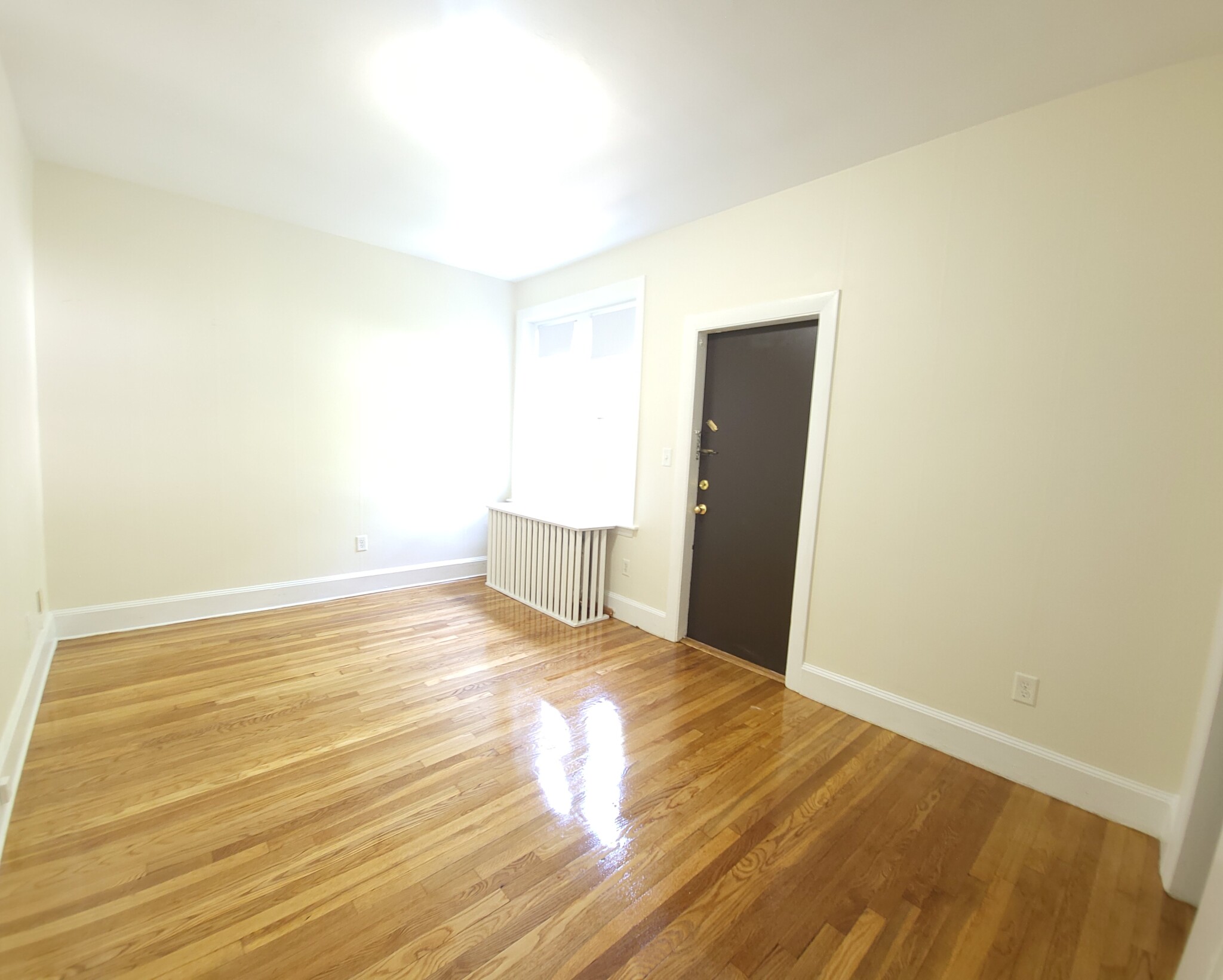 33 Lancaster Ter, Washington Square