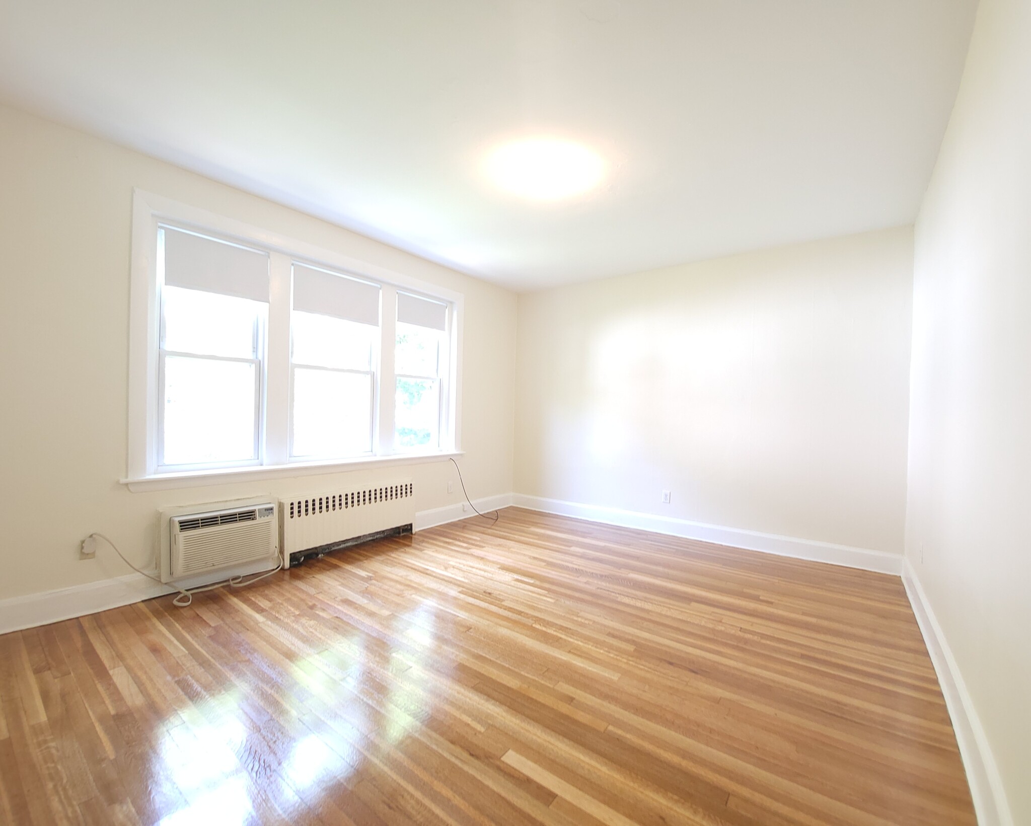 33 Lancaster Ter, Washington Square