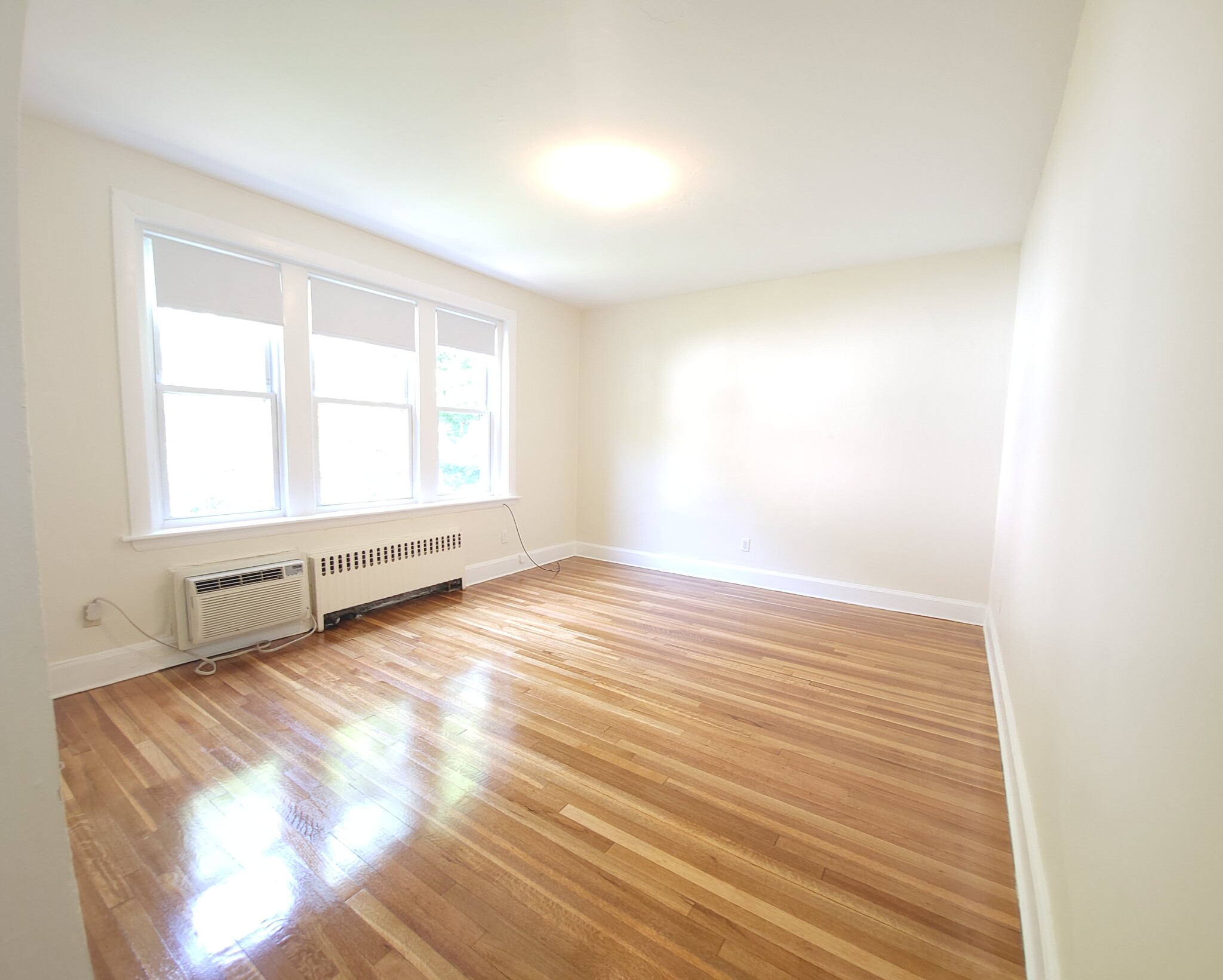 33 Lancaster Ter, Washington Square