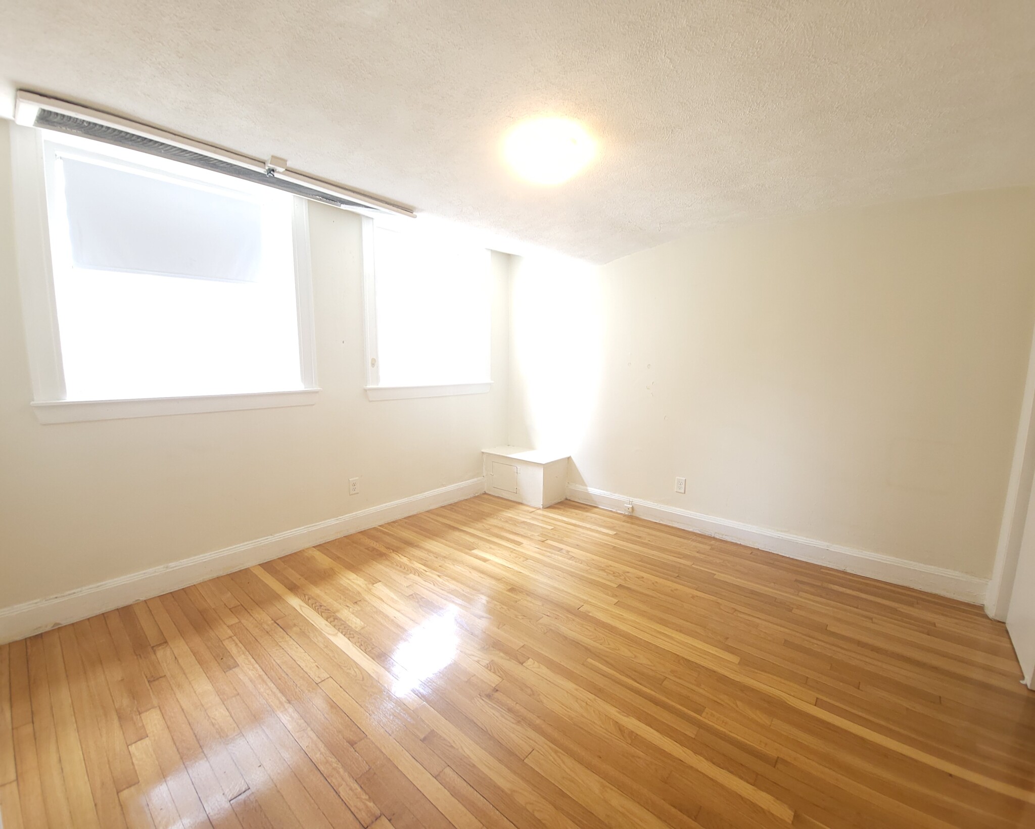 33 Lancaster Ter, Washington Square