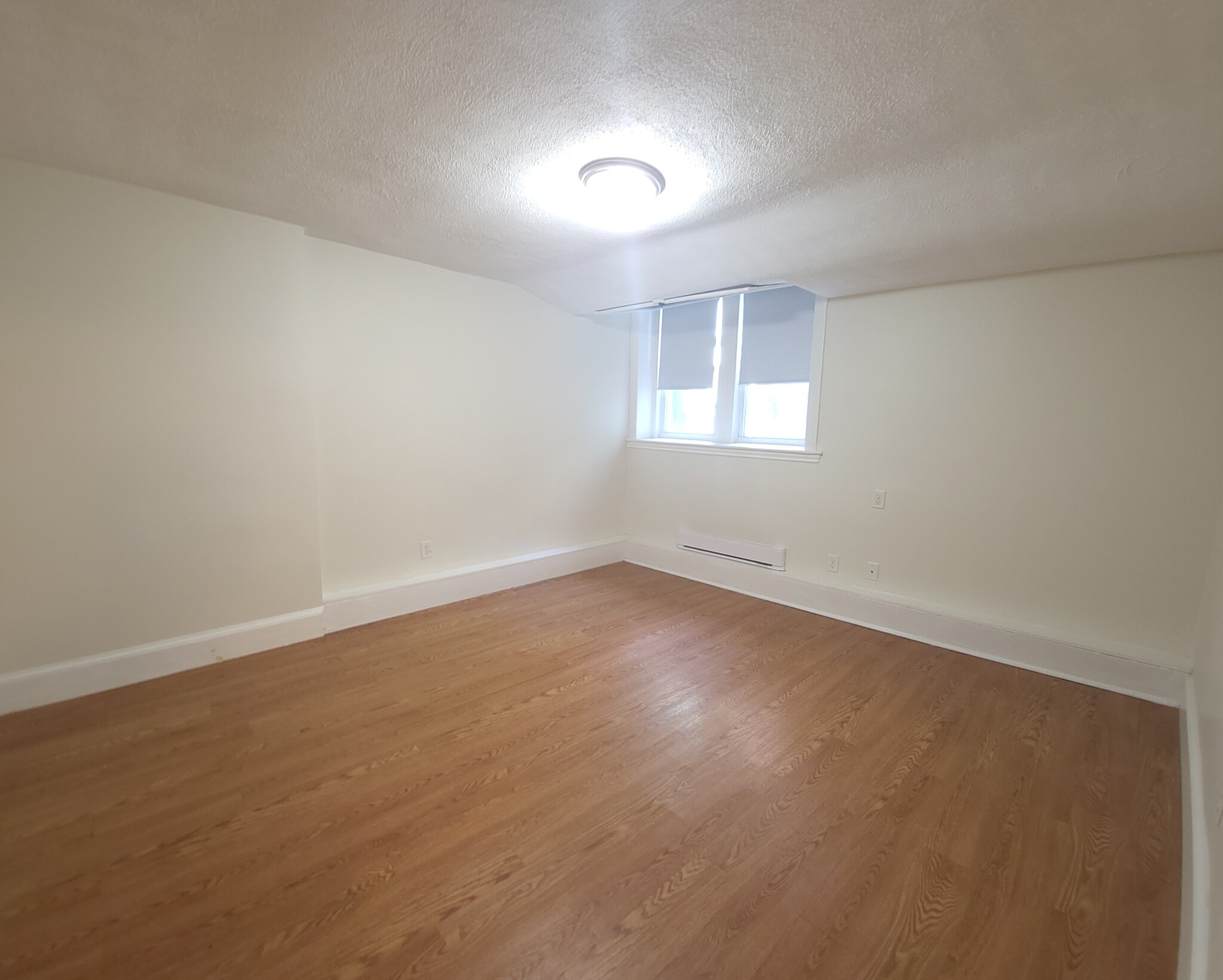 33 Lancaster Ter, Washington Square