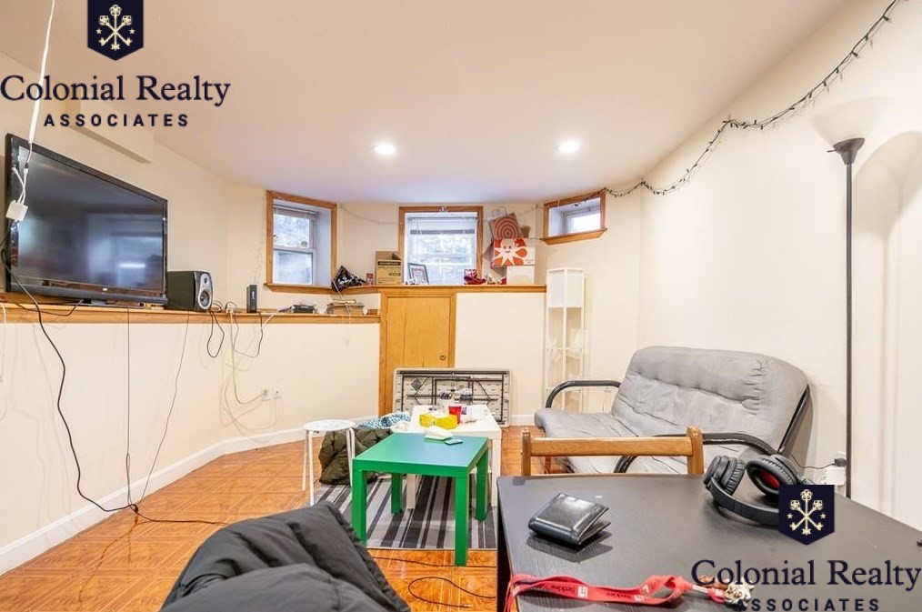 73 Thatcher St, North Brookline