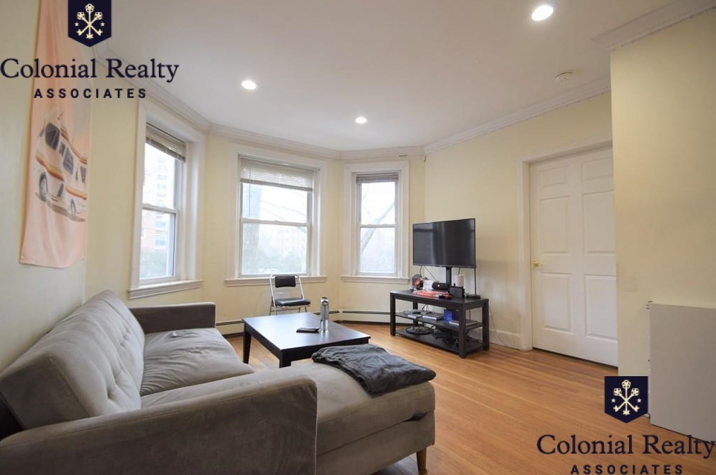 73 Thatcher St, Coolidge Corner