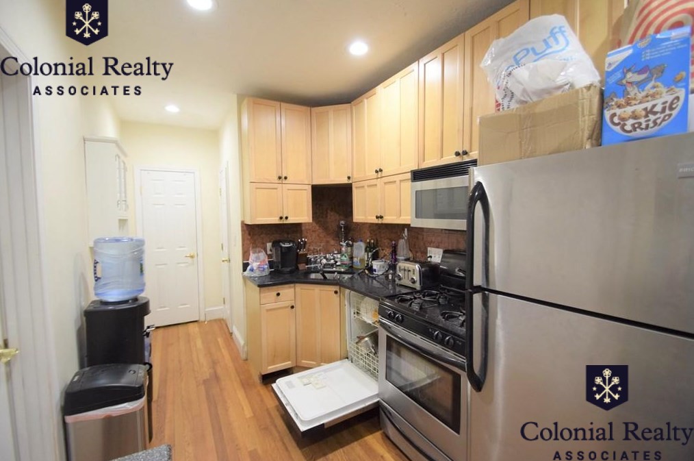 73 Thatcher St, Coolidge Corner