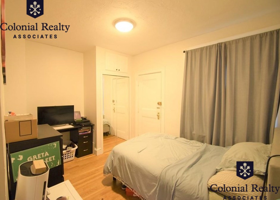 73 Thatcher St, Coolidge Corner