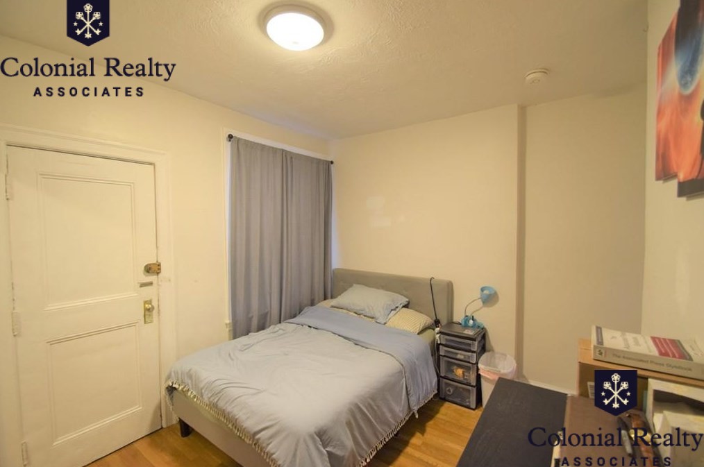 73 Thatcher St, Coolidge Corner