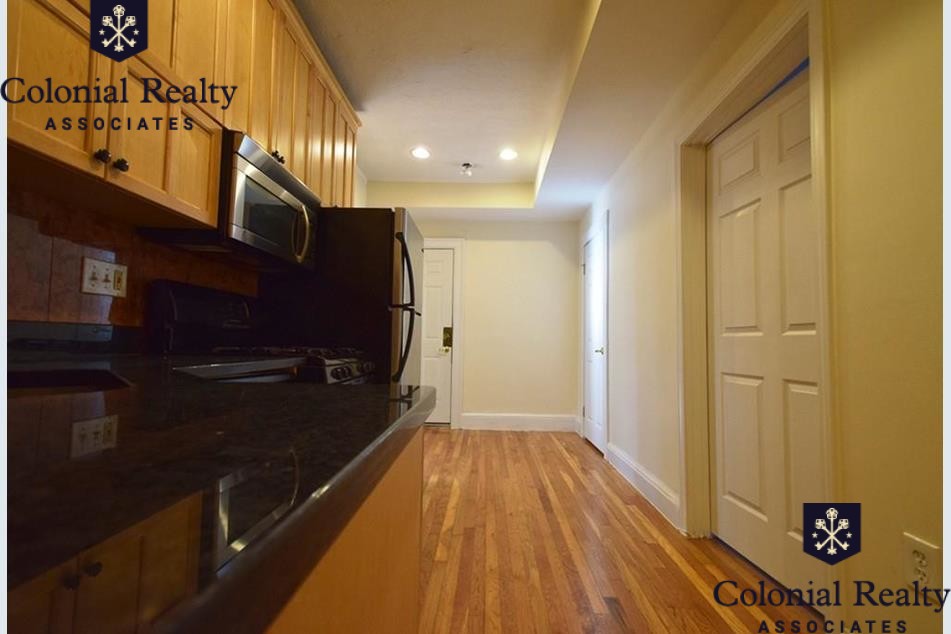 73 Thatcher St, Coolidge Corner