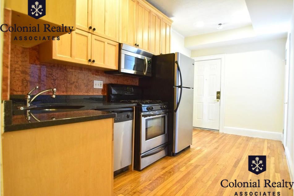 73 Thatcher St, Coolidge Corner