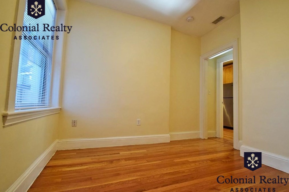 73 Thatcher St, Coolidge Corner