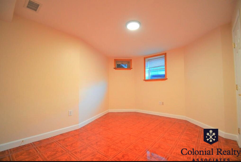 73 Thatcher St, Coolidge Corner