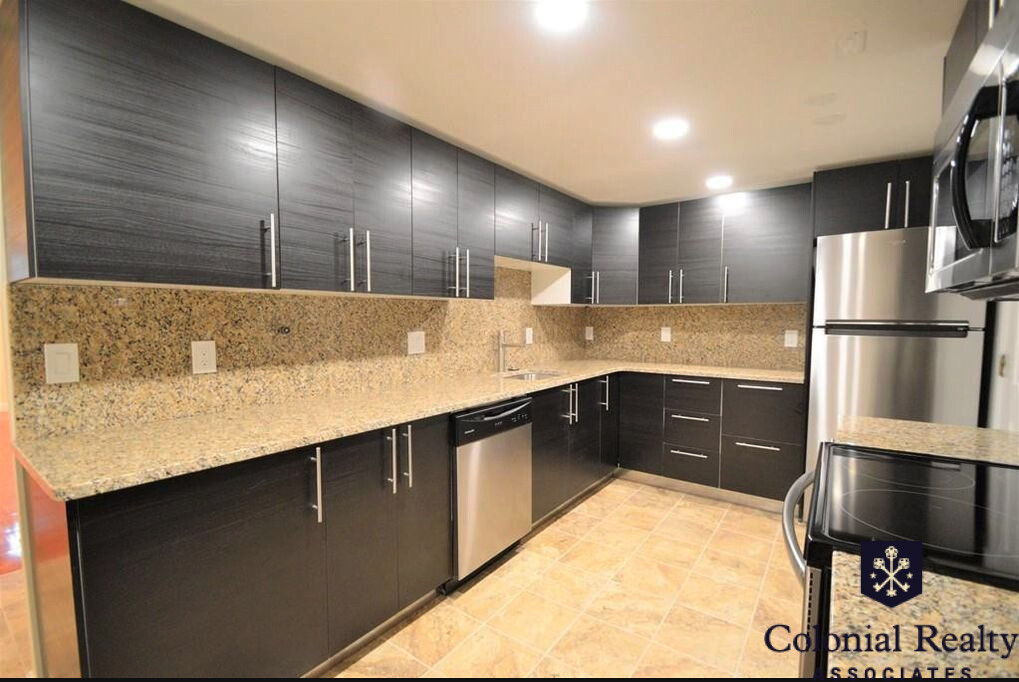 73 Thatcher St, Coolidge Corner