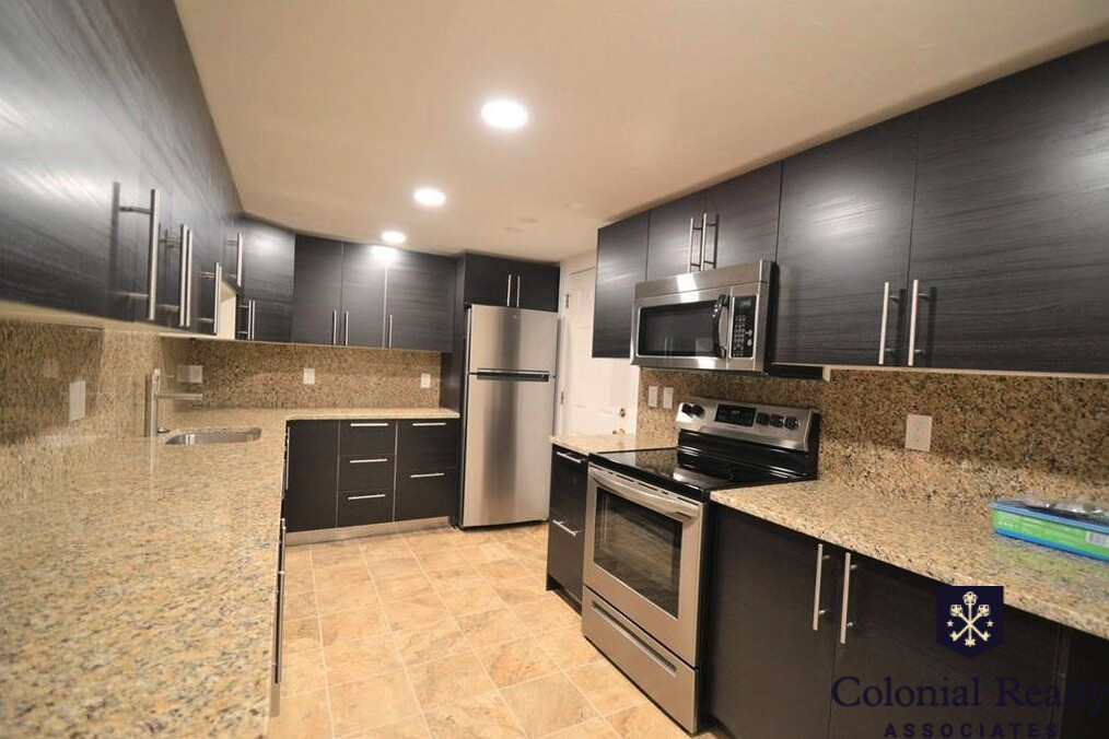 73 Thatcher St, Coolidge Corner