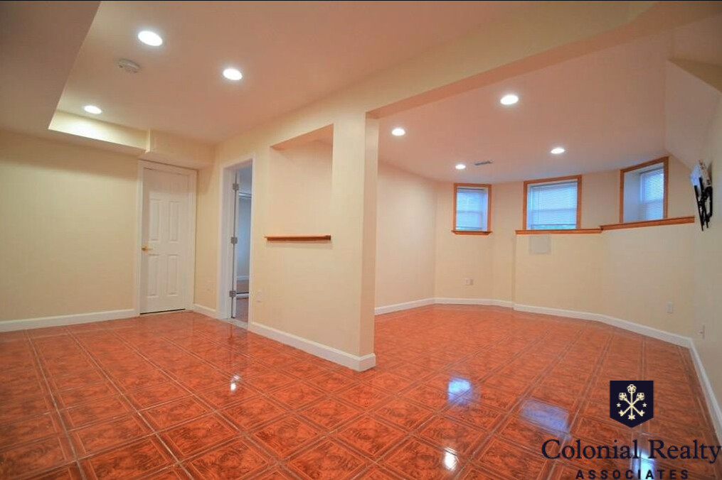 73 Thatcher St, Coolidge Corner