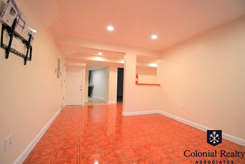 73 Thatcher St, Coolidge Corner