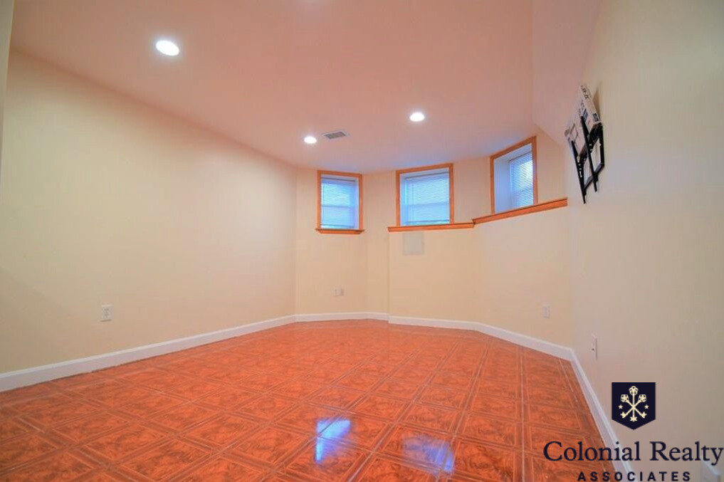 73 Thatcher St, Coolidge Corner