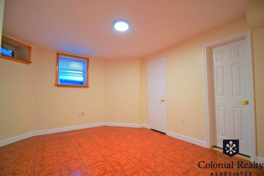 73 Thatcher St, Coolidge Corner