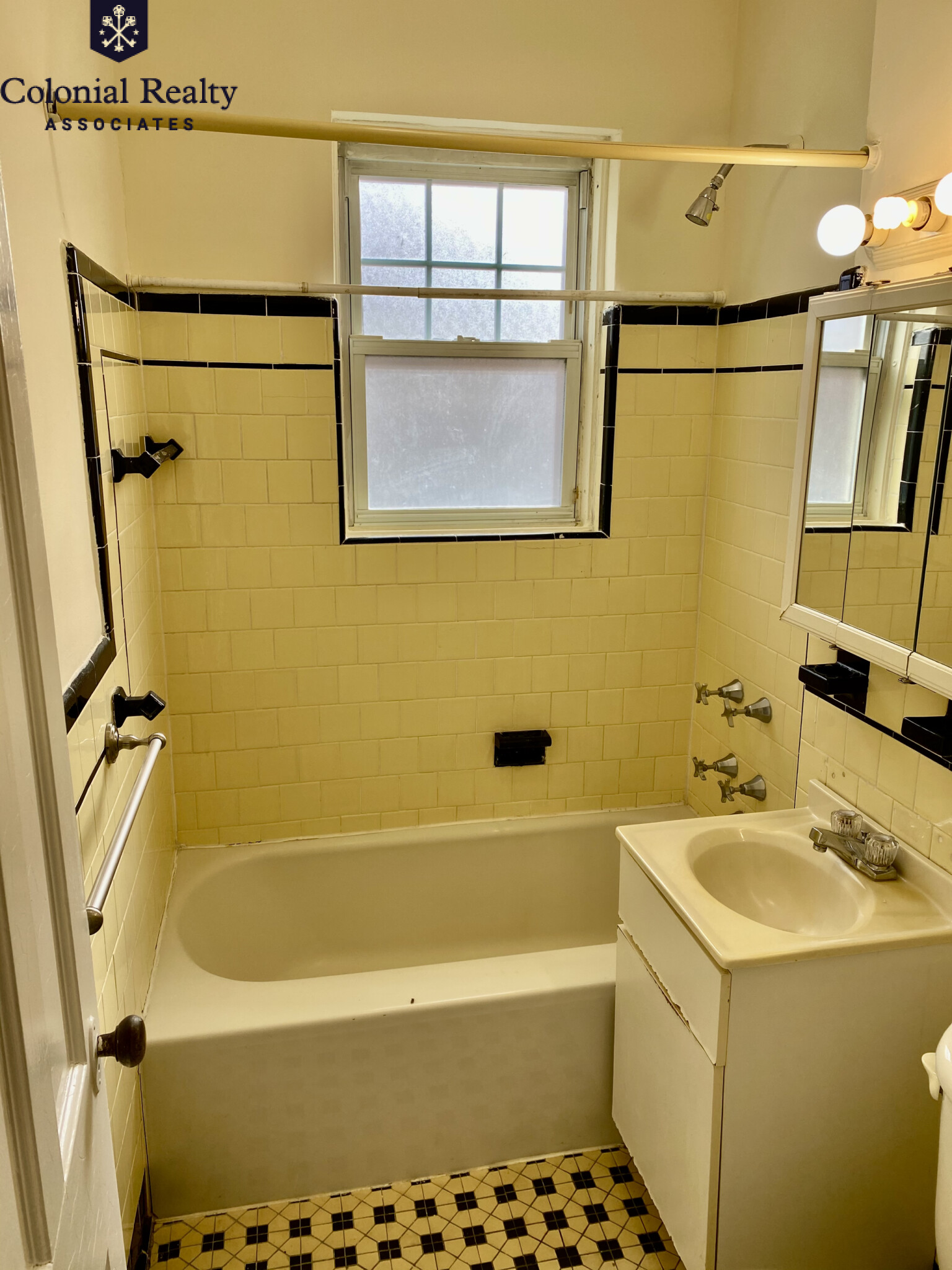 24 Fairbanks St, Coolidge Corner