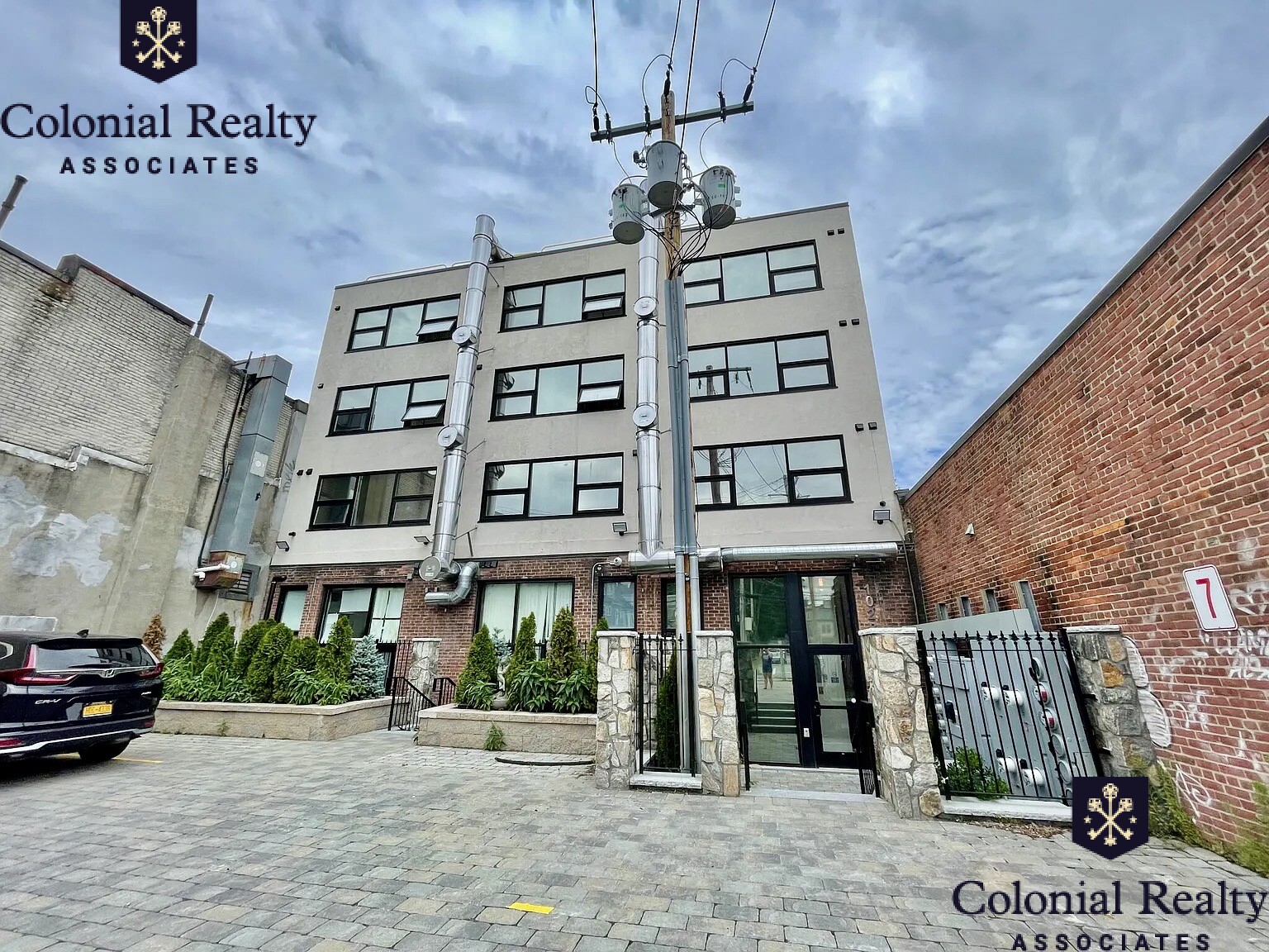 1028 Commonwealth, Chestnut Hill