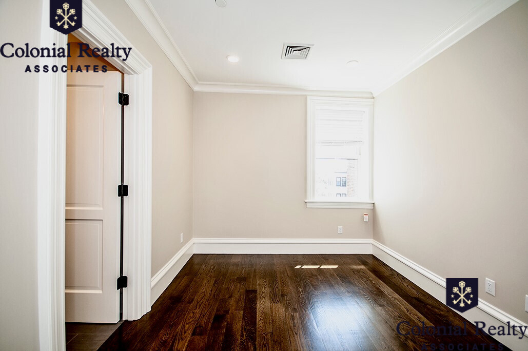 11 Alton Pl, Coolidge Corner