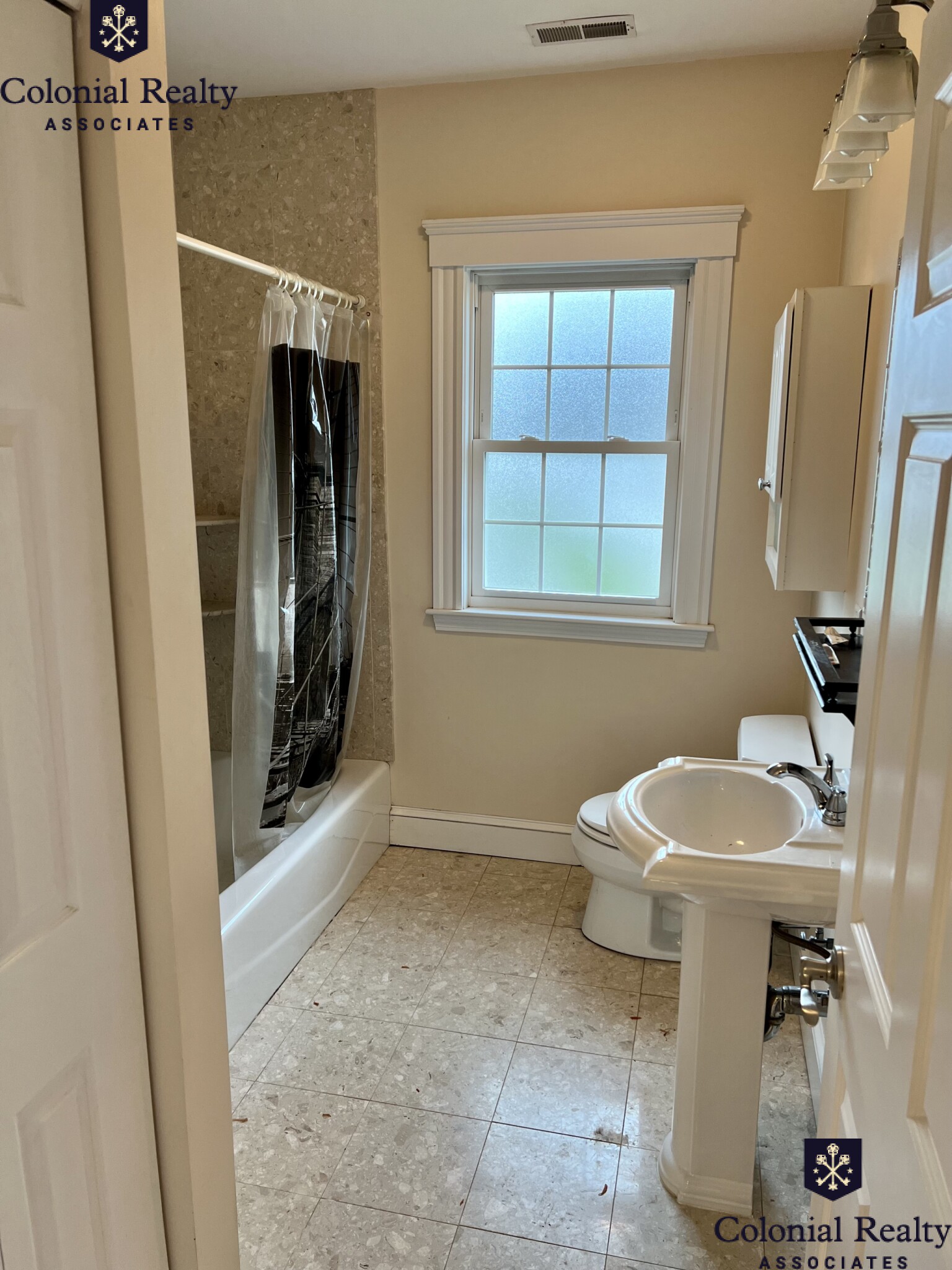 9 Woodleigh Rd, East Watertown