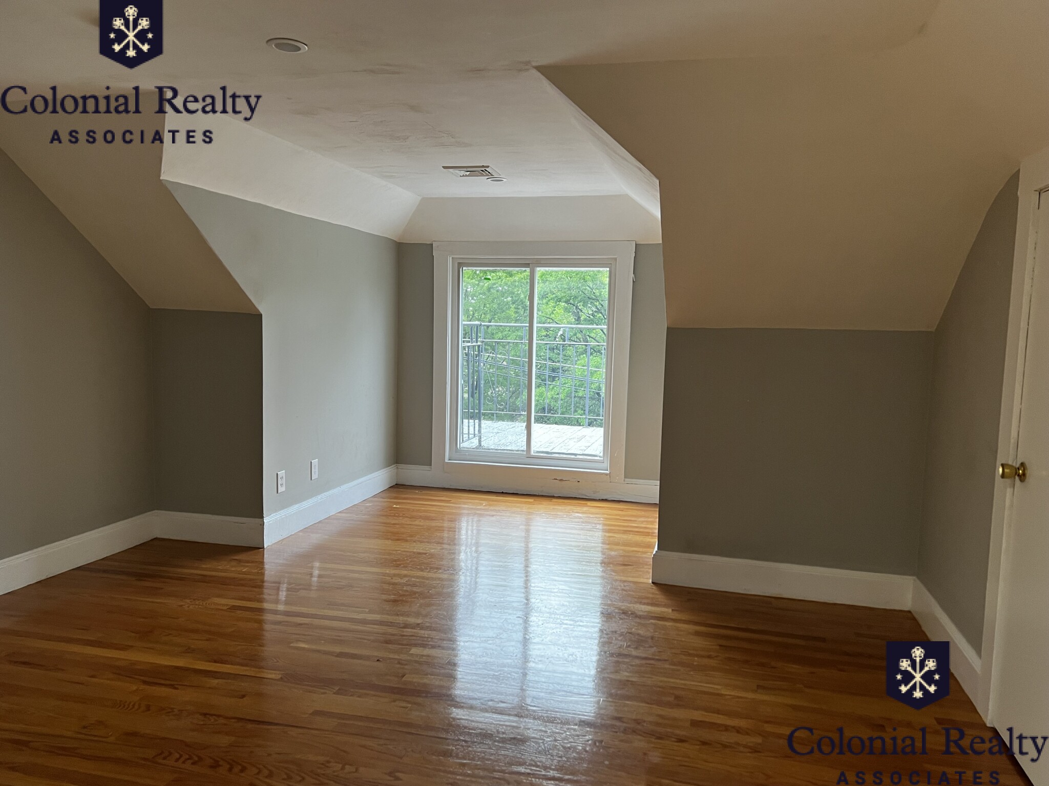 152 Winchester St, Coolidge Corner