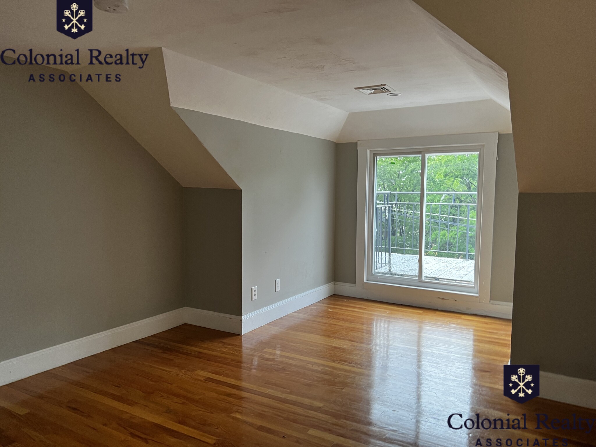 152 Winchester St, Coolidge Corner