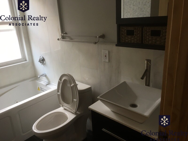 152 Winchester St, Coolidge Corner