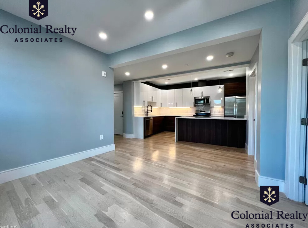 9 University Rd, Washington Square