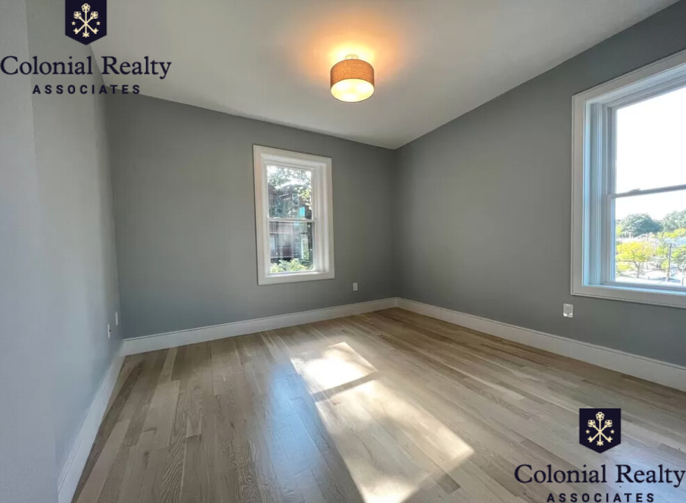 9 University Rd, Washington Square