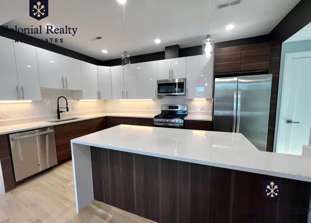 9 University Rd, Washington Square