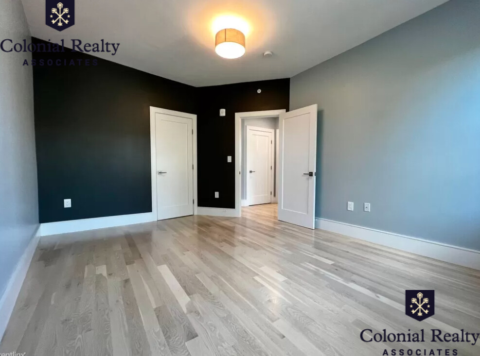 9 University Rd, Washington Square