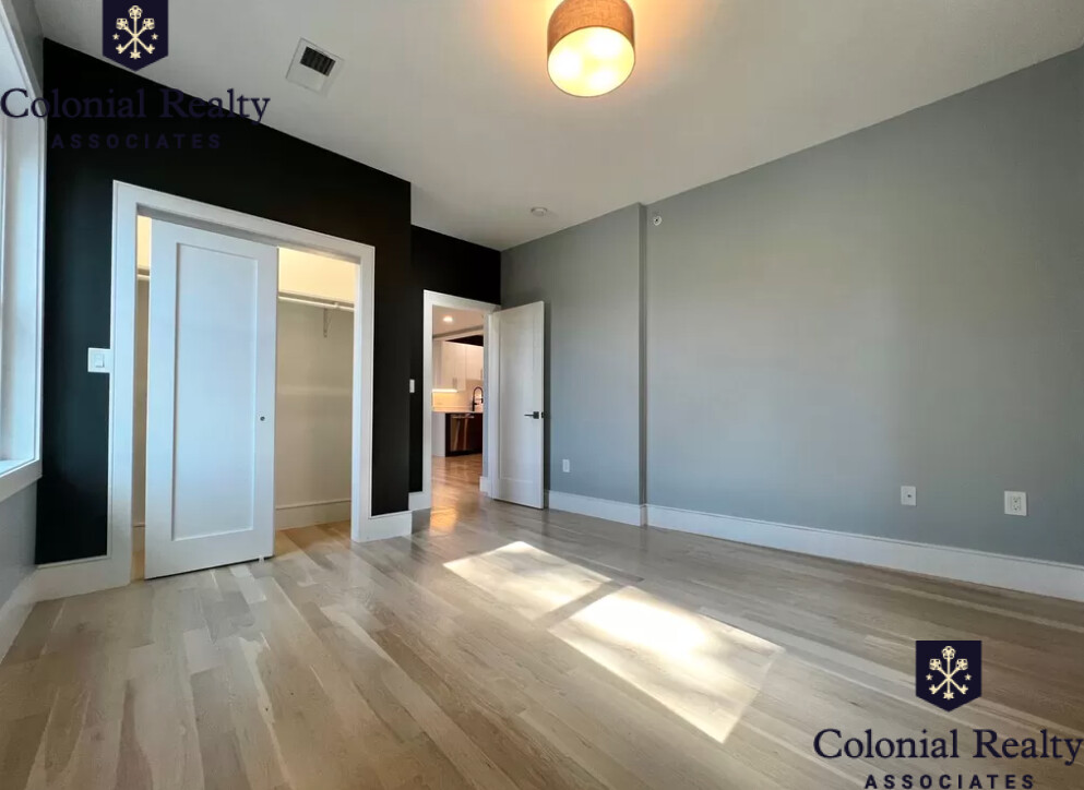 9 University Rd, Washington Square