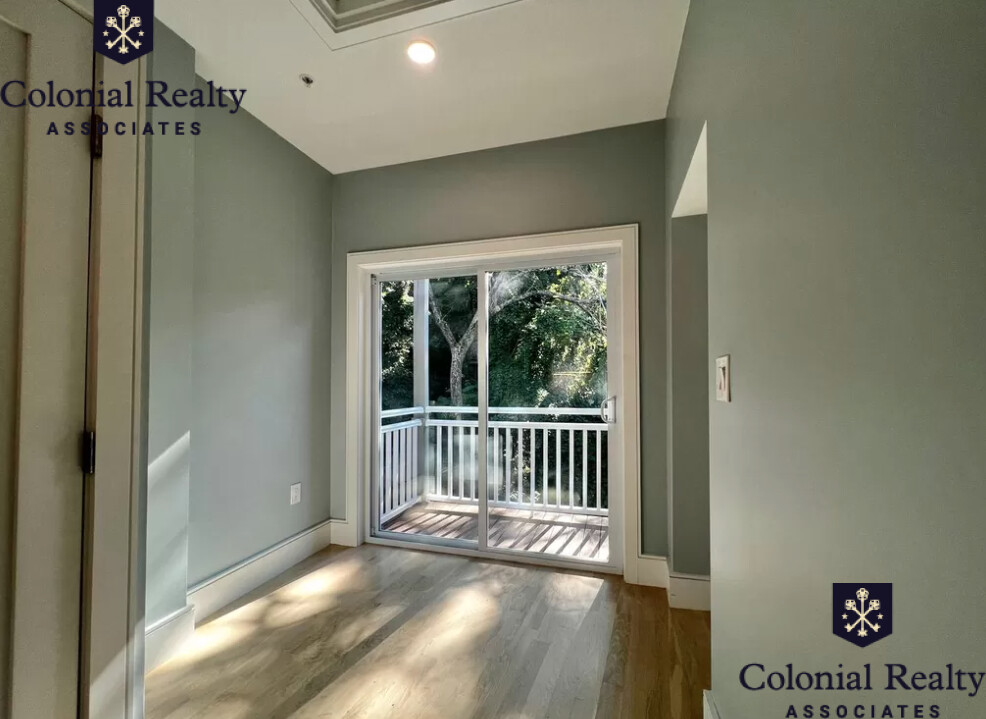 9 University Rd, Washington Square