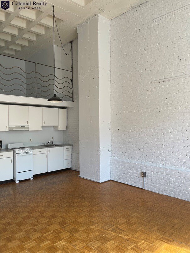 63 Brookline Ave, Fenway