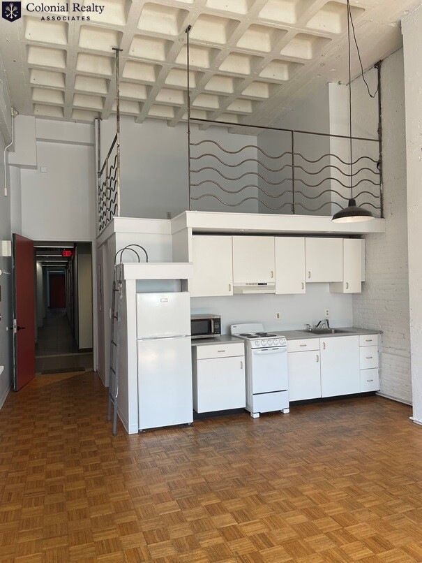 63 Brookline Ave, Fenway