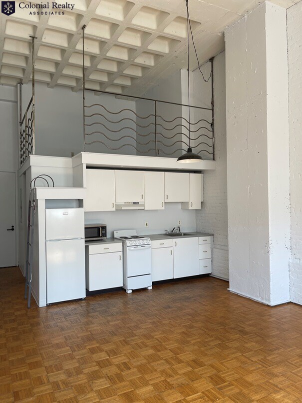 63 Brookline Ave, Fenway