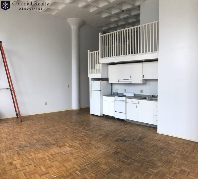 63 Brookline Ave, Kenmore