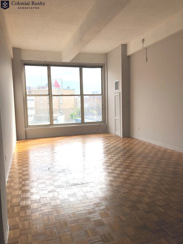 63 Brookline Ave, Kenmore