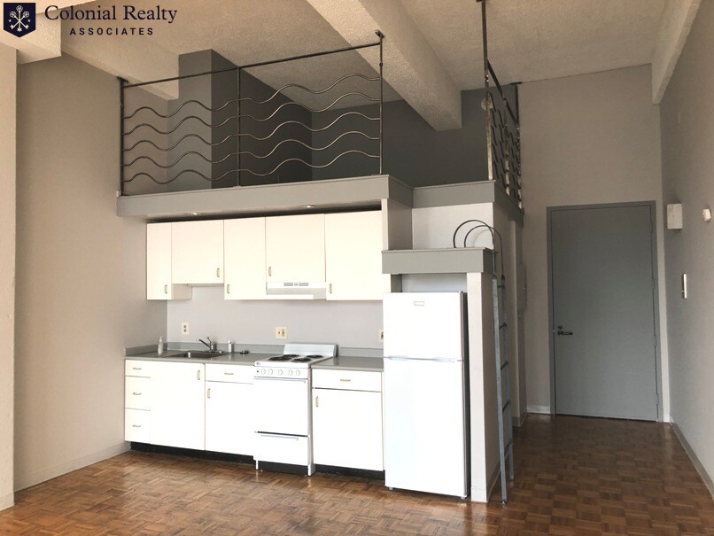 63 Brookline Ave, Kenmore