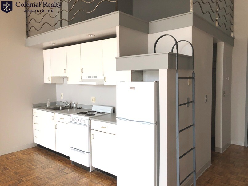 63 Brookline Ave, Kenmore
