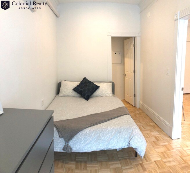 164 Newbury St, Back Bay