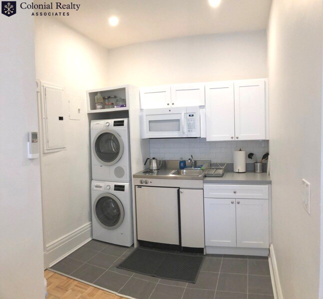 164 Newbury St, Back Bay